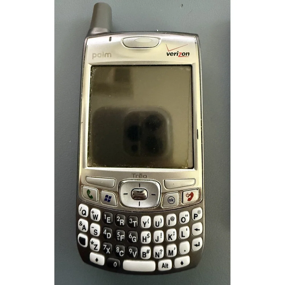 Palm Treo Bundle – Verizon Models 650 & 700w (CDMA Collector's Lot) UNTESTED
